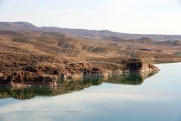 Image du Maroc Professionnelle de  Le barrage Laghrasse "dit barrage Hassan II", il se situe à 50 km au sud est de Taourirte au nord du Maroc, Samedi 10 Février 2006, ce barrage fournit en eau potable  le barrage Mohammed V qui sert de lien pour Machraa Hammadi,  ce dernier permet l'approvisionnement des centre de Taourirte et El Aïoun Sidi Mellouk. (Photo / Abdeljalil Bounhar) 